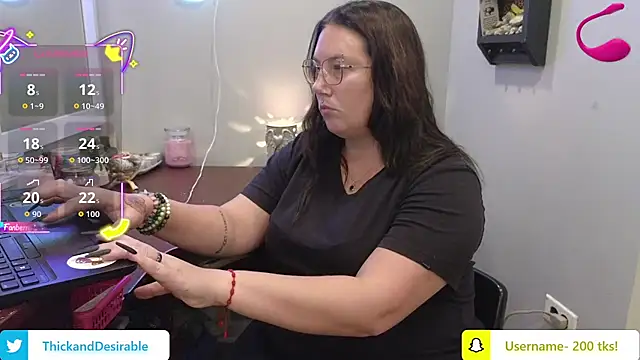 Snapshot of ThickGirlsDoItBetter chatting on 10-21-25, 11:49 ThickGirlsDoItBetter online show from 10-21-25, 11:49