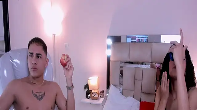 Snapshot of saraandstiven chatting on 03-08-25, 03:28 saraandstiven online show from 03-08-25, 03:28