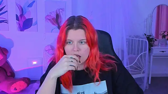 Snapshot of NielletaBlossom chatting on 02-14-25, 05:03 NielletaBlossom online show from 02-14-25, 05:03