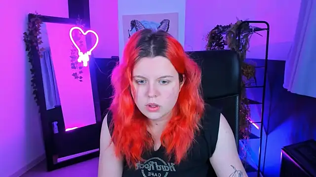 Snapshot of NielletaBlossom chatting on 02-19-25, 05:05 NielletaBlossom online show from 02-19-25, 05:05