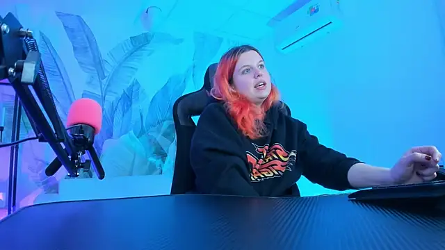 Snapshot of NielletaBlossom chatting on 03-07-25, 08:13 NielletaBlossom online show from 03-07-25, 08:13