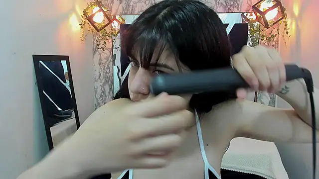 Snapshot of Violet_m chatting on 12-01-24, 05:35 Violet m online show from 12-01-24, 05:35