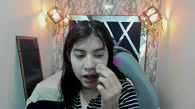 Snapshot of Violet_m chatting on 12-10-24, 06:28 Violet m online show from 12-10-24, 06:28