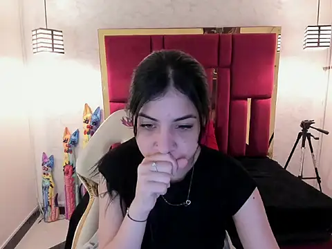 Snapshot of Violet_m chatting on 09-12-25, 11:43 Violet m online show from 09-12-25, 11:43