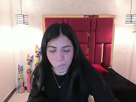 Snapshot of Violet_m chatting on 09-19-25, 11:44 Violet m online show from 09-19-25, 11:44