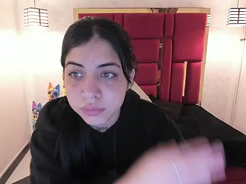 Snapshot of Violet_m chatting on 09-20-25, 11:33 Violet m online show from 09-20-25, 11:33