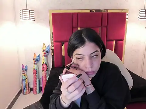 Snapshot of Violet_m chatting on 10-02-25, 12:12 Violet m online show from 10-02-25, 12:12
