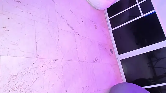 Snapshot of GEANNAROSE chatting on 12-28-24, 10:47 GEANNAROSE online show from 12-28-24, 10:47