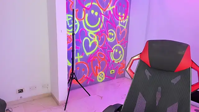 Snapshot of GEANNAROSE chatting on 01-04-25, 09:43 GEANNAROSE online show from 01-04-25, 09:43