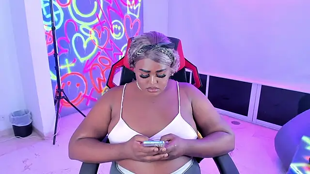 Snapshot of GEANNAROSE chatting on 01-15-25, 04:04 GEANNAROSE online show from 01-15-25, 04:04