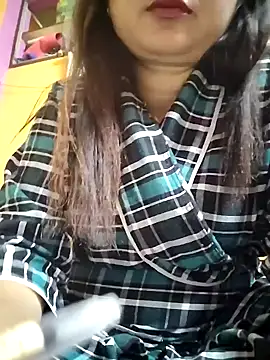 Snapshot of Royalgirl667 chatting on 12-25-24, 04:11 Royalgirl667 online show from 12-25-24, 04:11