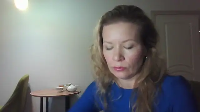 Snapshot of Juli_julyyy chatting on 12-28-24, 05:02 Juli julyyy online show from 12-28-24, 05:02