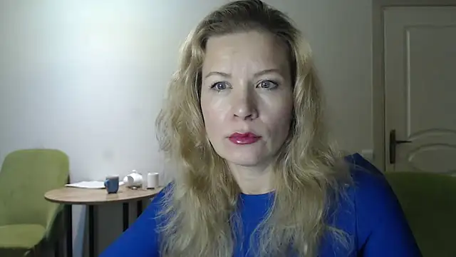 Snapshot of Juli_julyyy chatting on 12-29-24, 10:47 Juli julyyy online show from 12-29-24, 10:47