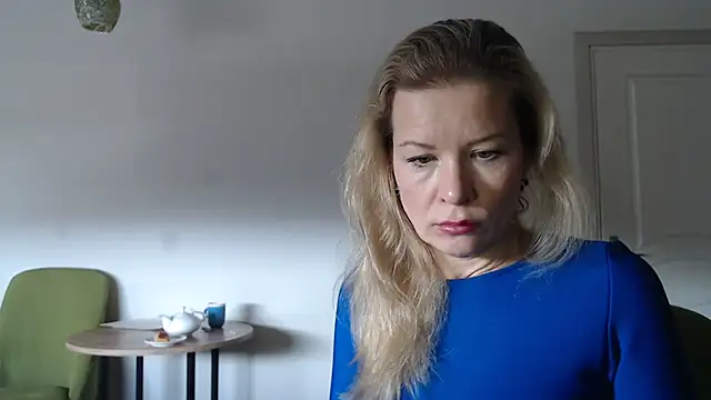 Snapshot of Juli_julyyy chatting on 12-30-24, 08:21 Juli julyyy online show from 12-30-24, 08:21