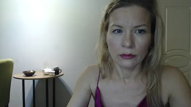 Snapshot of Juli_julyyy chatting on 01-11-25, 12:01 Juli julyyy online show from 01-11-25, 12:01