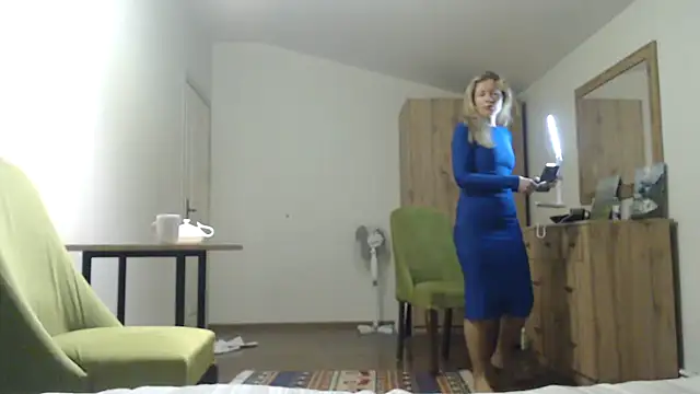 Snapshot of Juli_julyyy chatting on 01-12-25, 12:18 Juli julyyy online show from 01-12-25, 12:18