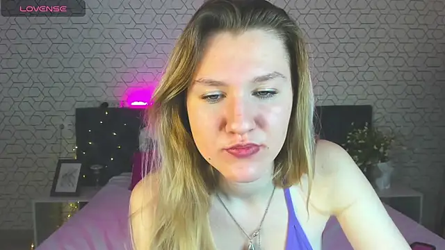 Mariel Brown online show from 12-18-24, 02:28