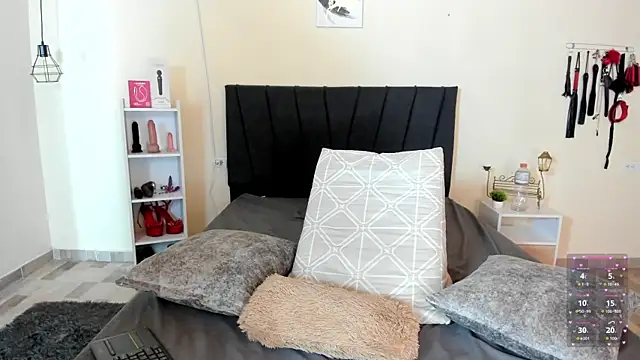 Kimberly lozano online show from 11-29-25, 10:40