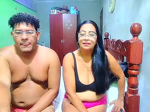 Snapshot of rosi_pamela chatting on 12-28-24, 06:08 rosi pamela online show from 12-28-24, 06:08