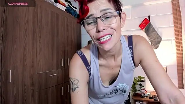 MireyaTorresGu online show from 12-28-24, 02:21