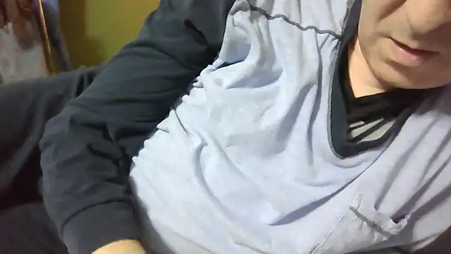 Snapshot of brtbrlss chatting on 11-15-25, 06:04 brtbrlss online show from 11-15-25, 06:04