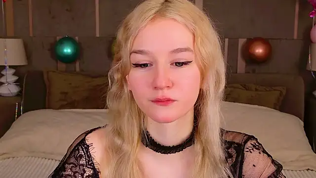 Snapshot of NaomiLoys chatting on 02-15-25, 12:04 NaomiLoys online show from 02-15-25, 12:04