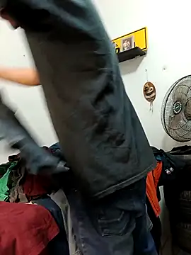 Snapshot of jhonyhot9292 chatting on 10-20-25, 06:25 jhonyhot9292 online show from 10-20-25, 06:25