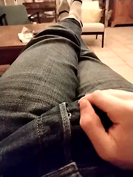 Snapshot of JulesG18 chatting on 02-21-26, 06:20 JulesG18 online show from 02-21-26, 06:20