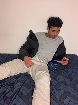 Snapshot of Ryan-hot chatting on 12-14-24, 02:45 Ryan-hot online show from 12-14-24, 02:45