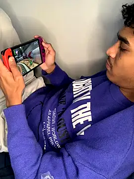 Snapshot of Ryan-hot chatting on 10-22-25, 11:37 Ryan-hot online show from 10-22-25, 11:37