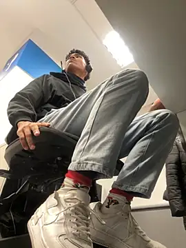 Snapshot of Ryan-hot chatting on 11-26-25, 04:08 Ryan-hot online show from 11-26-25, 04:08