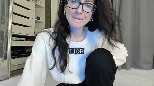 Snapshot of Baby_Jewel chatting on 10-15-25, 10:15 Baby Jewel online show from 10-15-25, 10:15