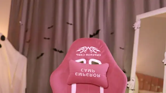 Kim Oberlin  online show from 10-20-25, 11:32