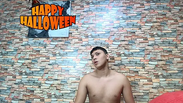 Snapshot of couple_lovelyds chatting on 10-31-25, 01:45 couple lovelyds online show from 10-31-25, 01:45