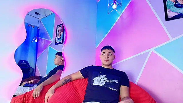 Snapshot of couple_lovelyds chatting on 11-06-25, 08:54 couple lovelyds online show from 11-06-25, 08:54