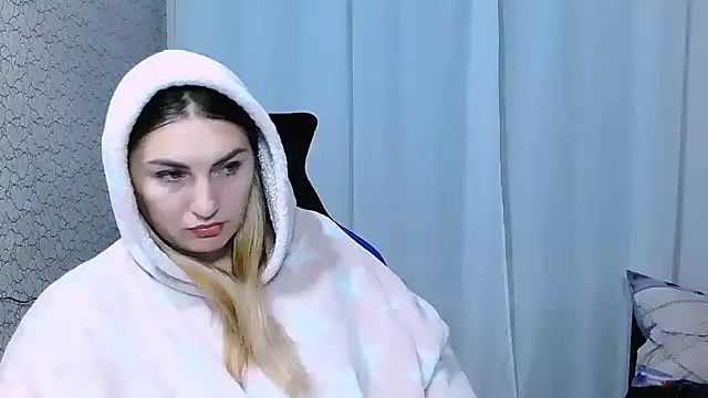 Snapshot of JaneLaJewel chatting on 10-28-25, 03:14 JaneLaJewel online show from 10-28-25, 03:14