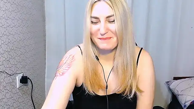 Snapshot of JaneLaJewel chatting on 11-09-25, 02:59 JaneLaJewel online show from 11-09-25, 02:59