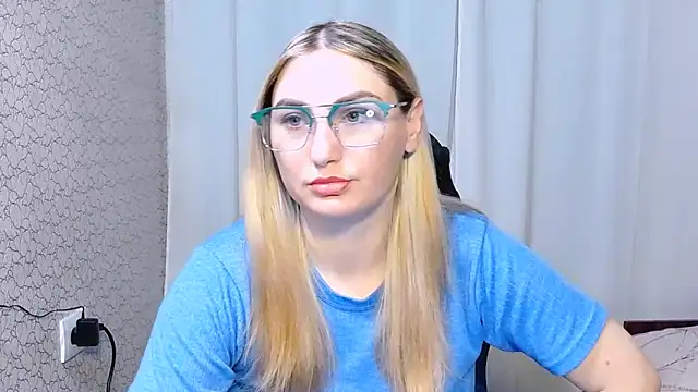 Snapshot of JaneLaJewel chatting on 11-10-25, 10:03 JaneLaJewel online show from 11-10-25, 10:03