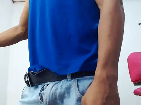Snapshot of fernandez_latinblackk chatting on 01-21-25, 05:05 fernandez latinblackk online show from 01-21-25, 05:05