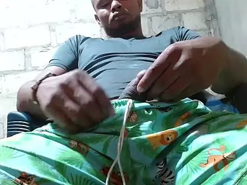 Snapshot of fernandez_latinblackk chatting on 10-22-25, 12:00 fernandez latinblackk online show from 10-22-25, 12:00