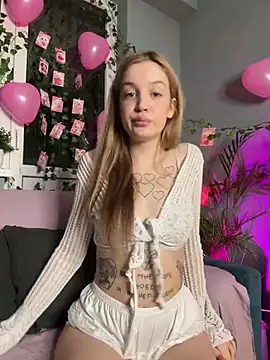 Snapshot of Sweet_Evva chatting on 02-03-25, 04:10 Sweet Evva online show from 02-03-25, 04:10