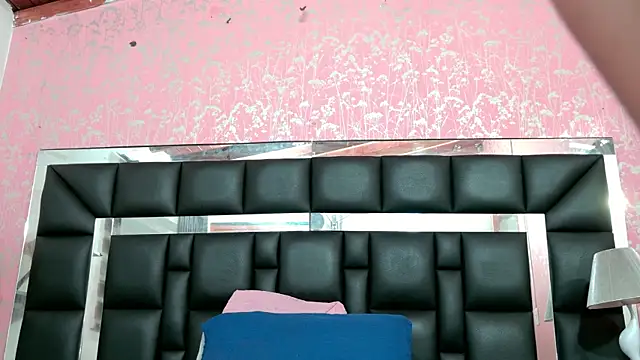 Sofia martiin online show from 10-18-25, 03:09