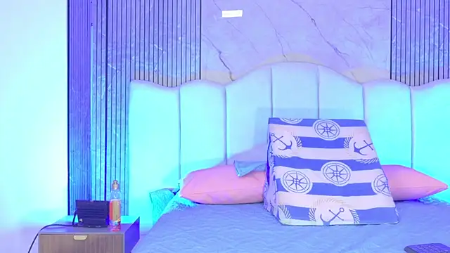 Sofia martiin online show from 12-21-25, 03:13