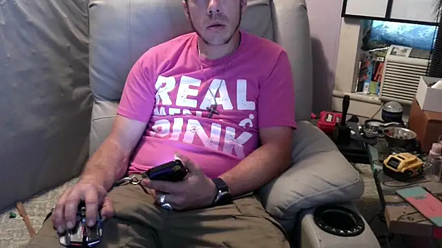 Snapshot of ScubaStevex chatting on 10-08-25, 02:36 ScubaStevex online show from 10-08-25, 02:36