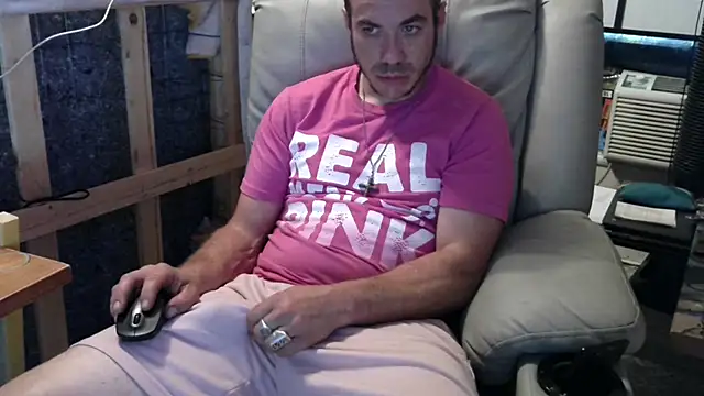 Snapshot of ScubaStevex chatting on 10-09-25, 12:36 ScubaStevex online show from 10-09-25, 12:36