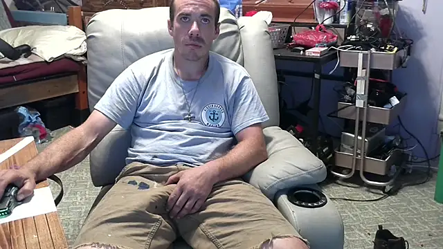 Snapshot of ScubaStevex chatting on 10-13-25, 09:15 ScubaStevex online show from 10-13-25, 09:15