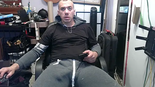 Snapshot of ScubaStevex chatting on 11-07-25, 04:29 ScubaStevex online show from 11-07-25, 04:29