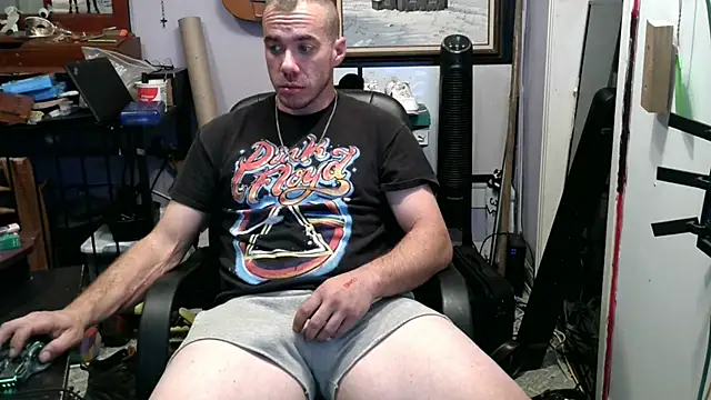 Snapshot of ScubaStevex chatting on 11-12-25, 06:58 ScubaStevex online show from 11-12-25, 06:58