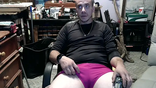 Snapshot of ScubaStevex chatting on 11-17-25, 01:00 ScubaStevex online show from 11-17-25, 01:00