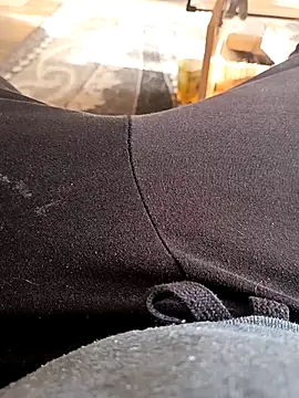 Snapshot of ich411983 chatting on 11-12-25, 10:04 ich411983 online show from 11-12-25, 10:04